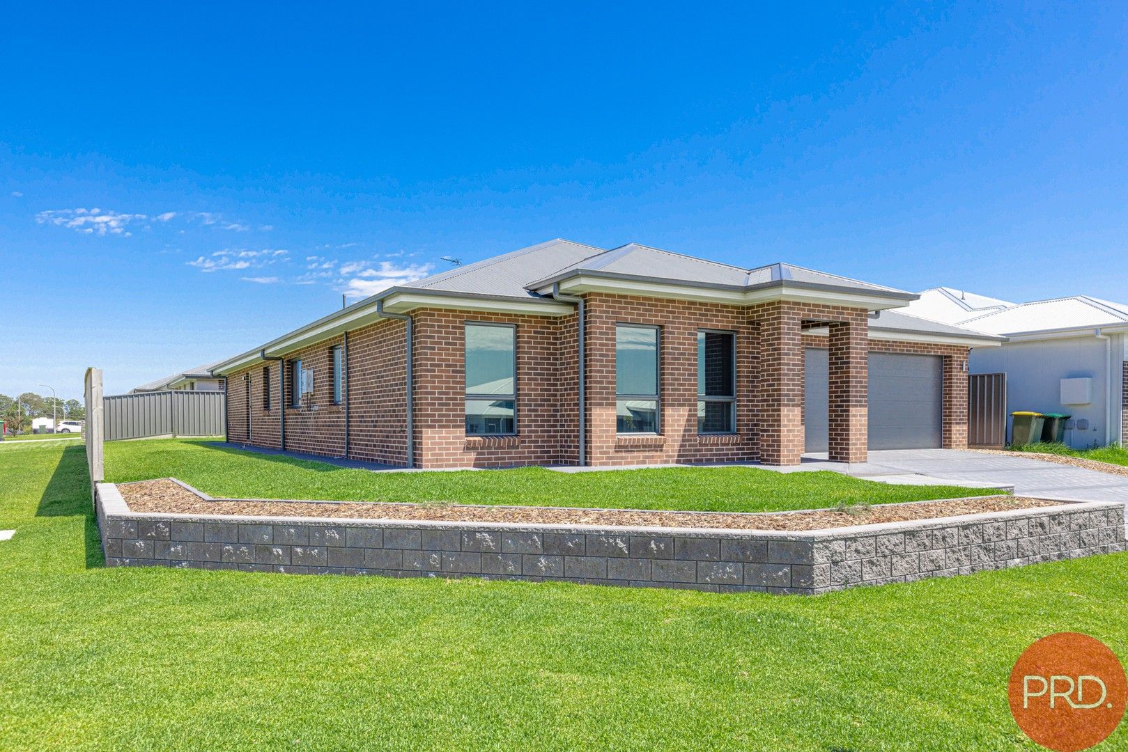 5 bedrooms House in 22 Aspen Drive GILLIESTON HEIGHTS NSW, 2321