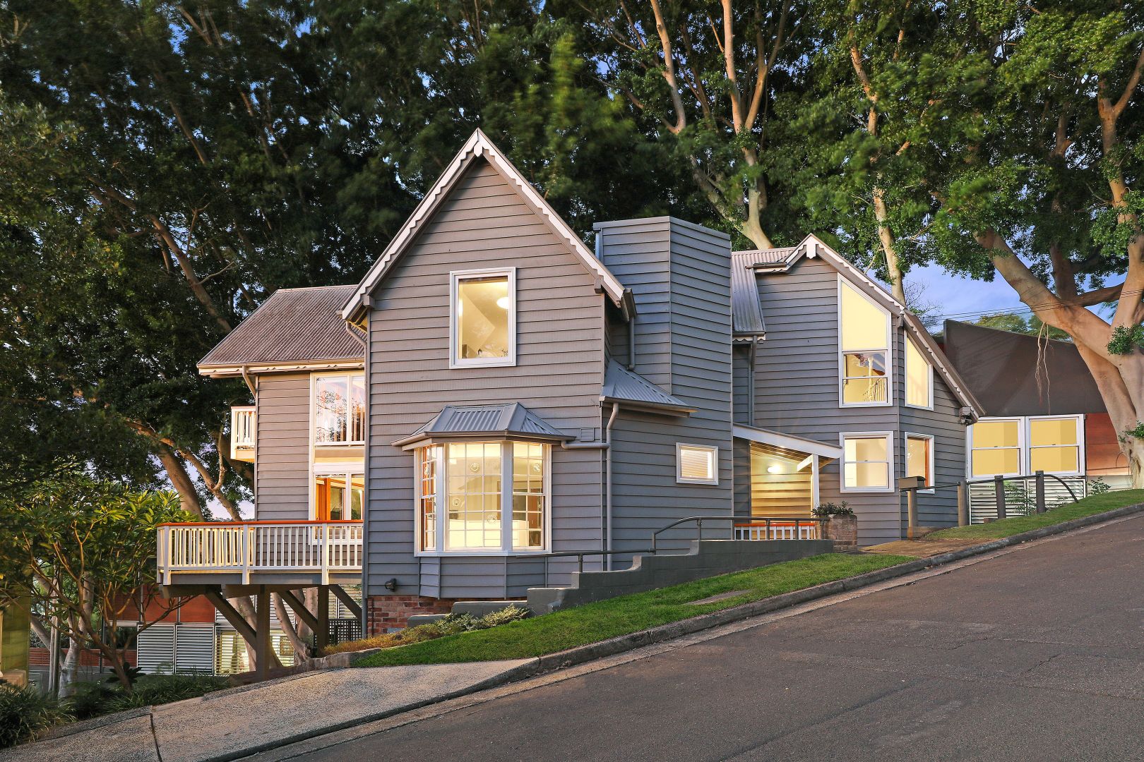 1 Gilchrist Place, Balmain East Property History & Address Research