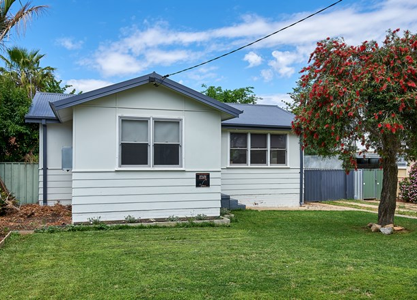 21 Spooner Avenue, Mount Austin NSW 2650