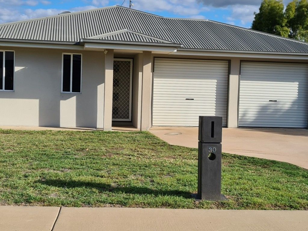 4 bedrooms House in 30 Newman Drive EMERALD QLD, 4720