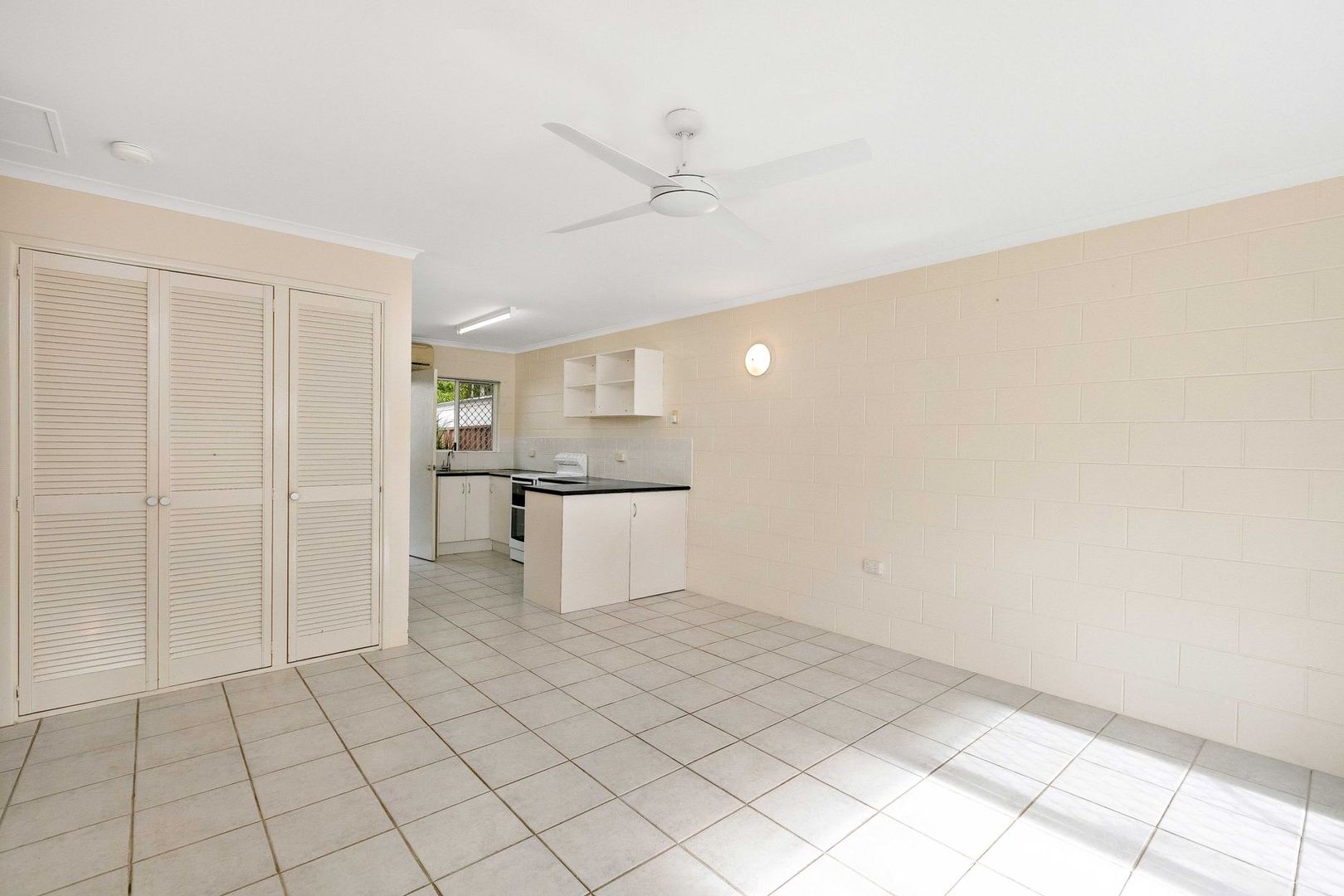 2/36-38 Old Smithfield Road, Freshwater QLD 4870, Image 2