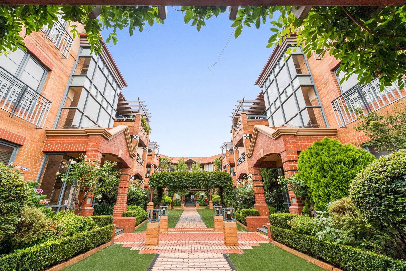 2 bedrooms Apartment / Unit / Flat in 17/158-160 Wattletree Road MALVERN VIC, 3144