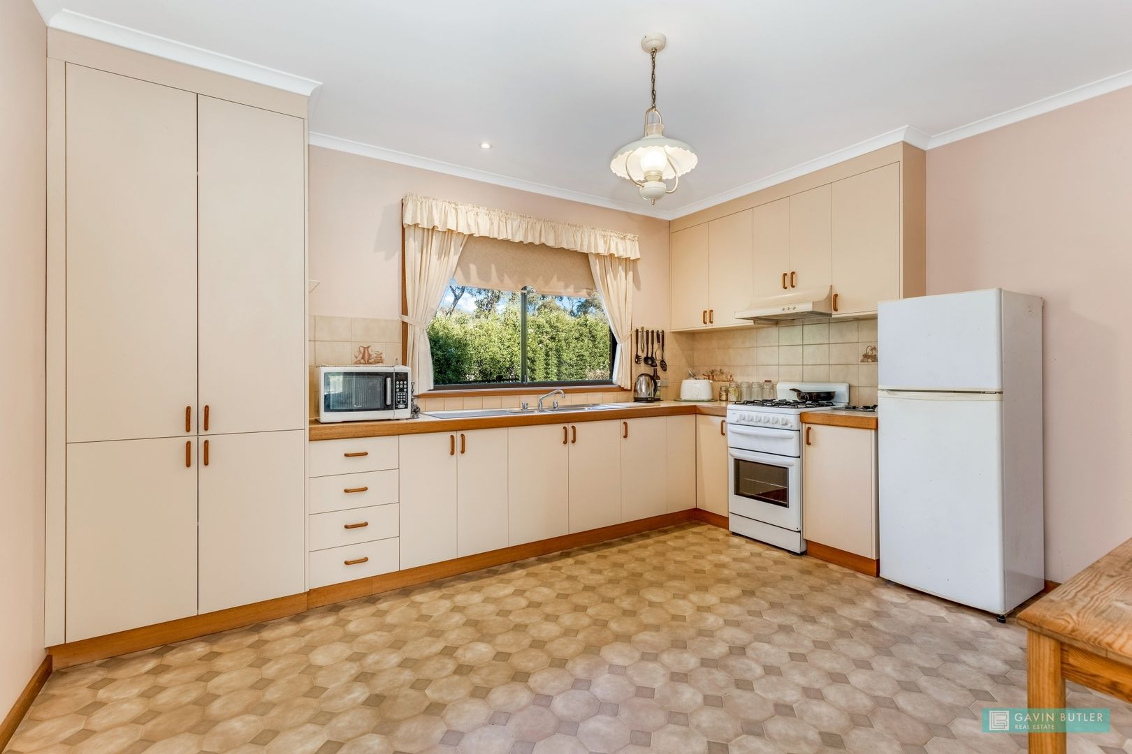 Unit 2/1 Ironbark Ct, Kennington VIC 3550, Image 2