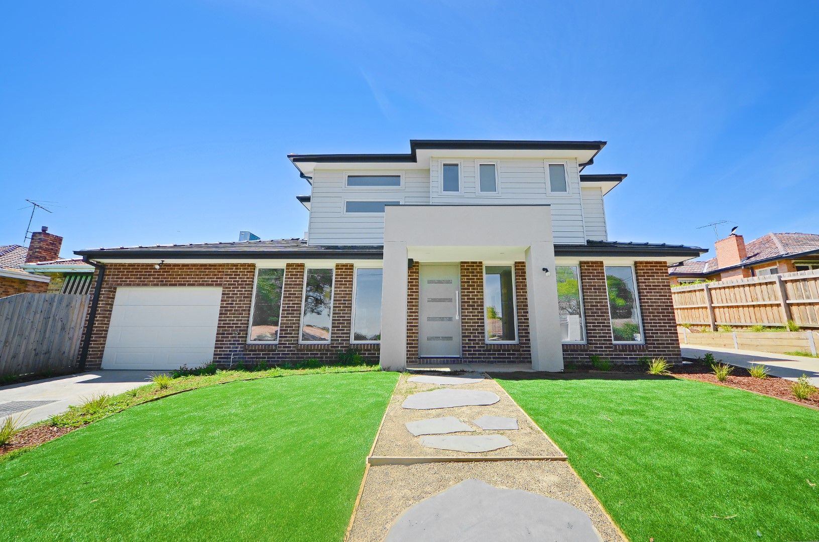 4 bedrooms House in 1/11 Renown Street BURWOOD VIC, 3125