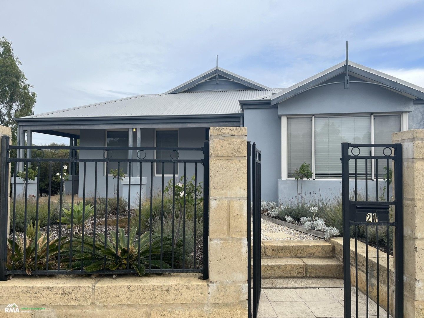 3 bedrooms House in 21 Kambany Approach DALYELLUP WA, 6230