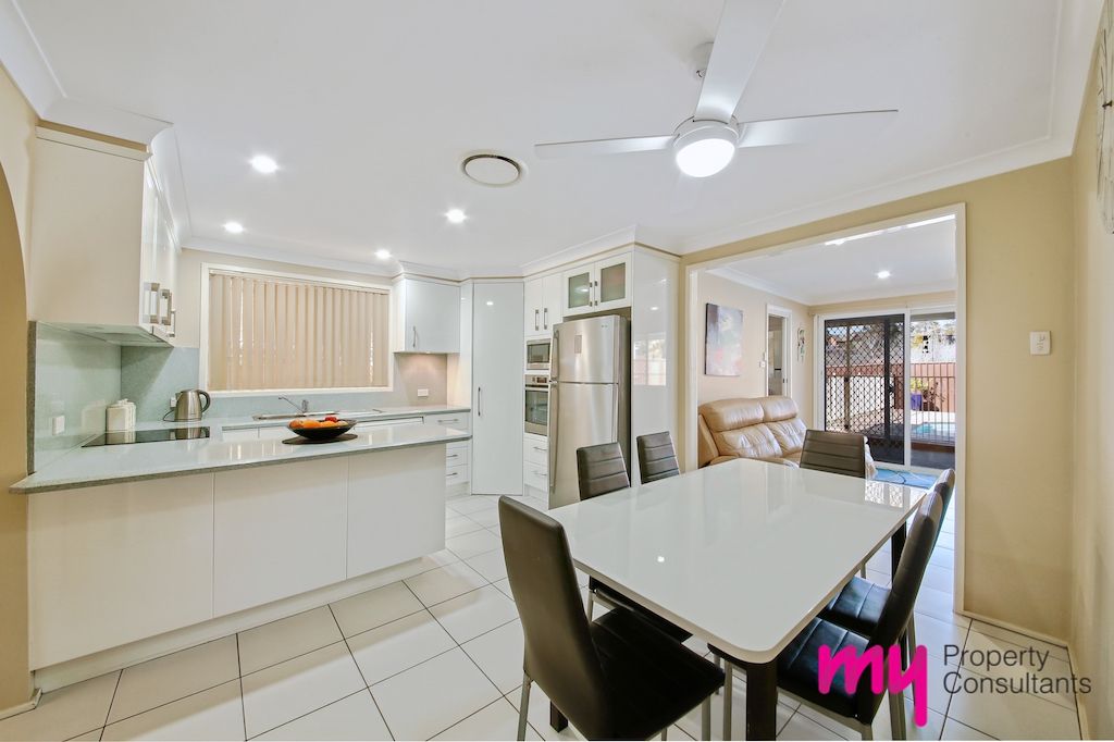 18 Frontignan Street, Eschol Park NSW 2558, Image 2