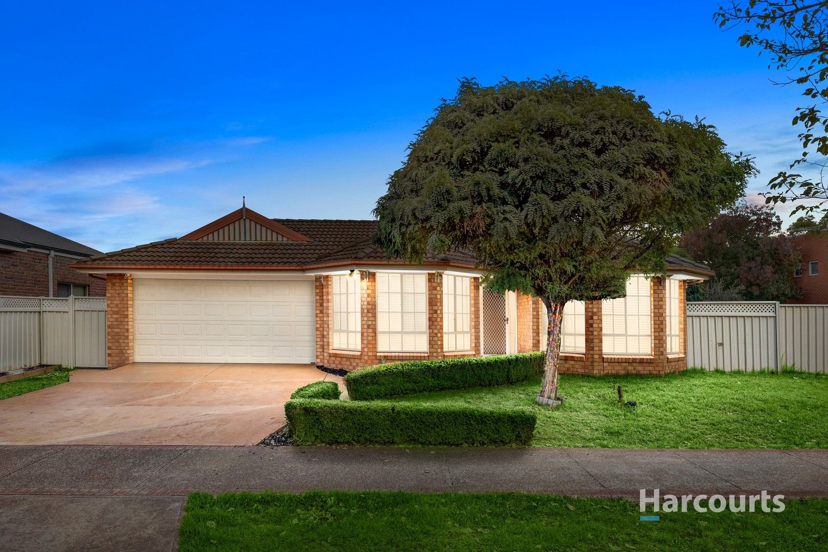 4 bedrooms House in 28 Edgbaston Parade CAROLINE SPRINGS VIC, 3023
