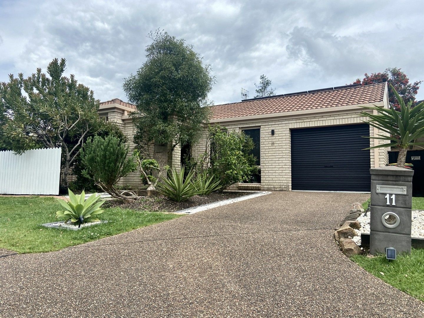 3 bedrooms House in 11 Shearer Crescent BLUE HAVEN NSW, 2262