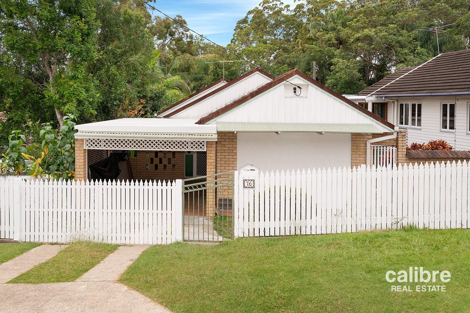 4 bedrooms House in 76 Carey Street BARDON QLD, 4065