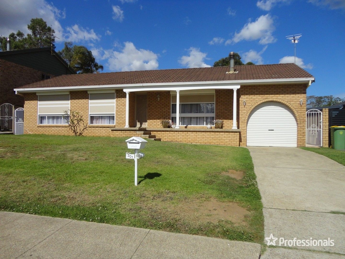 3 bedrooms House in 201 Banks Drive ST CLAIR NSW, 2759