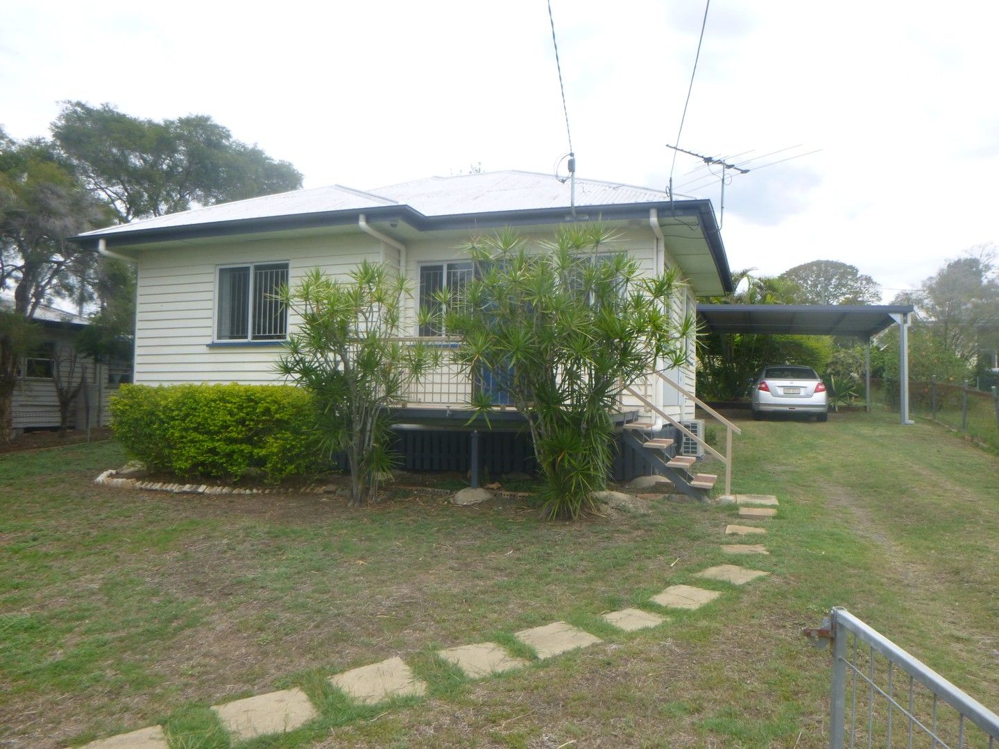 2 bedrooms House in 13 Rex St EASTERN HEIGHTS QLD, 4305