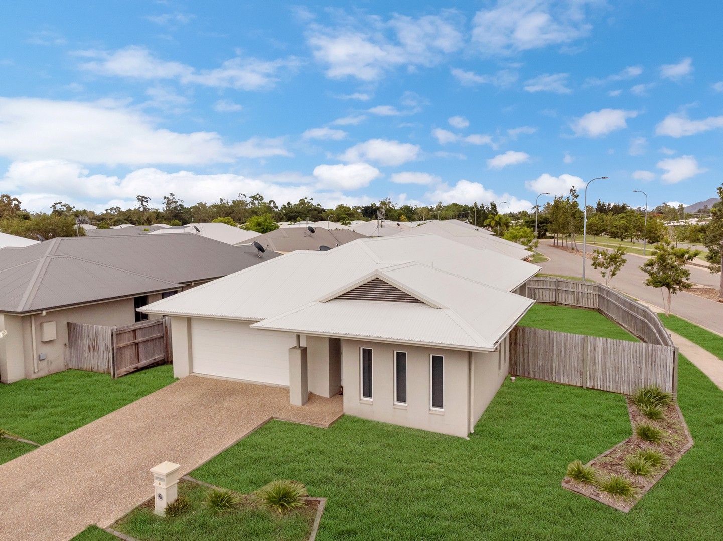 3 bedrooms House in 63 Yass Circuit KELSO QLD, 4815