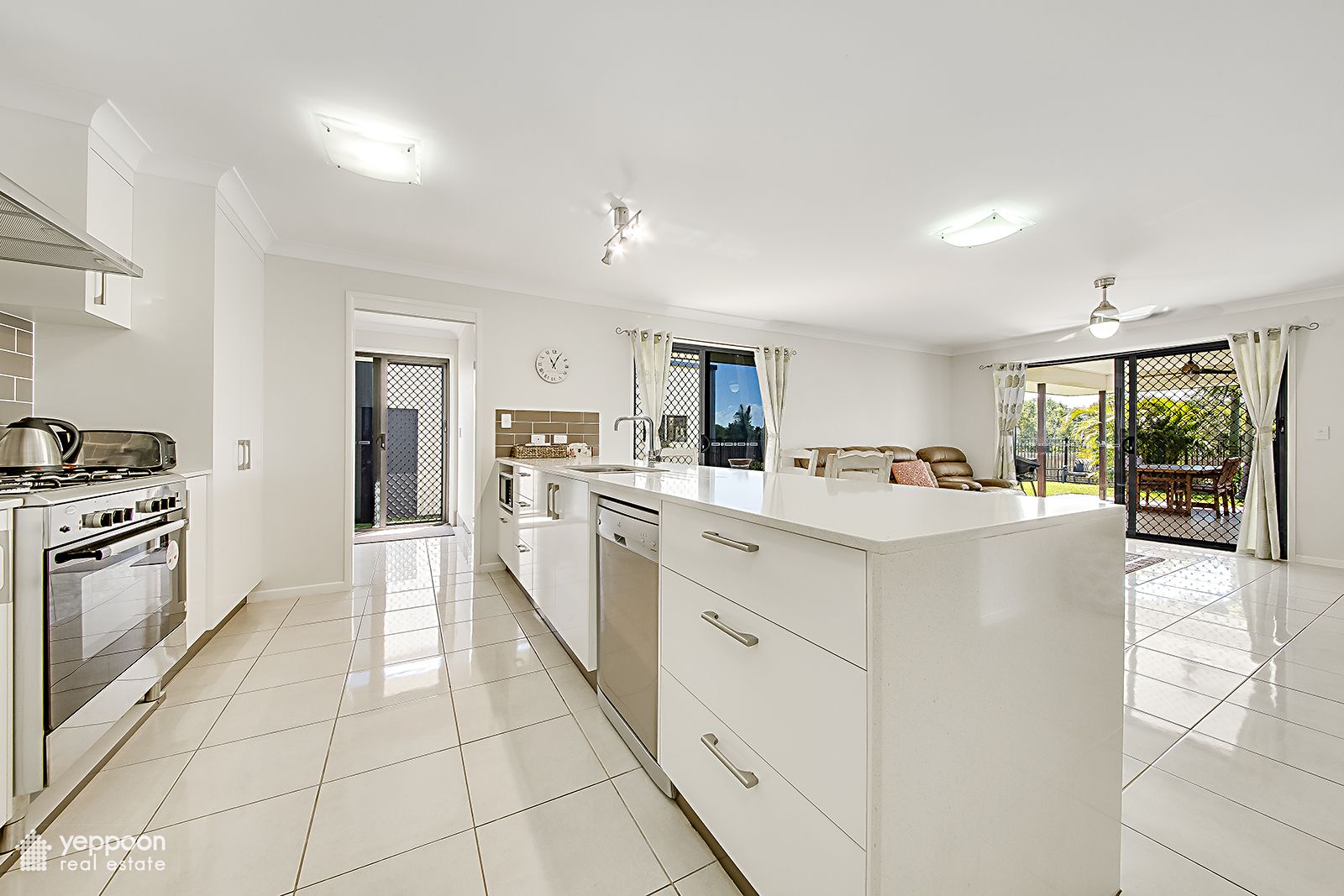 3 Peninsula Place, Rosslyn QLD 4703, Image 1