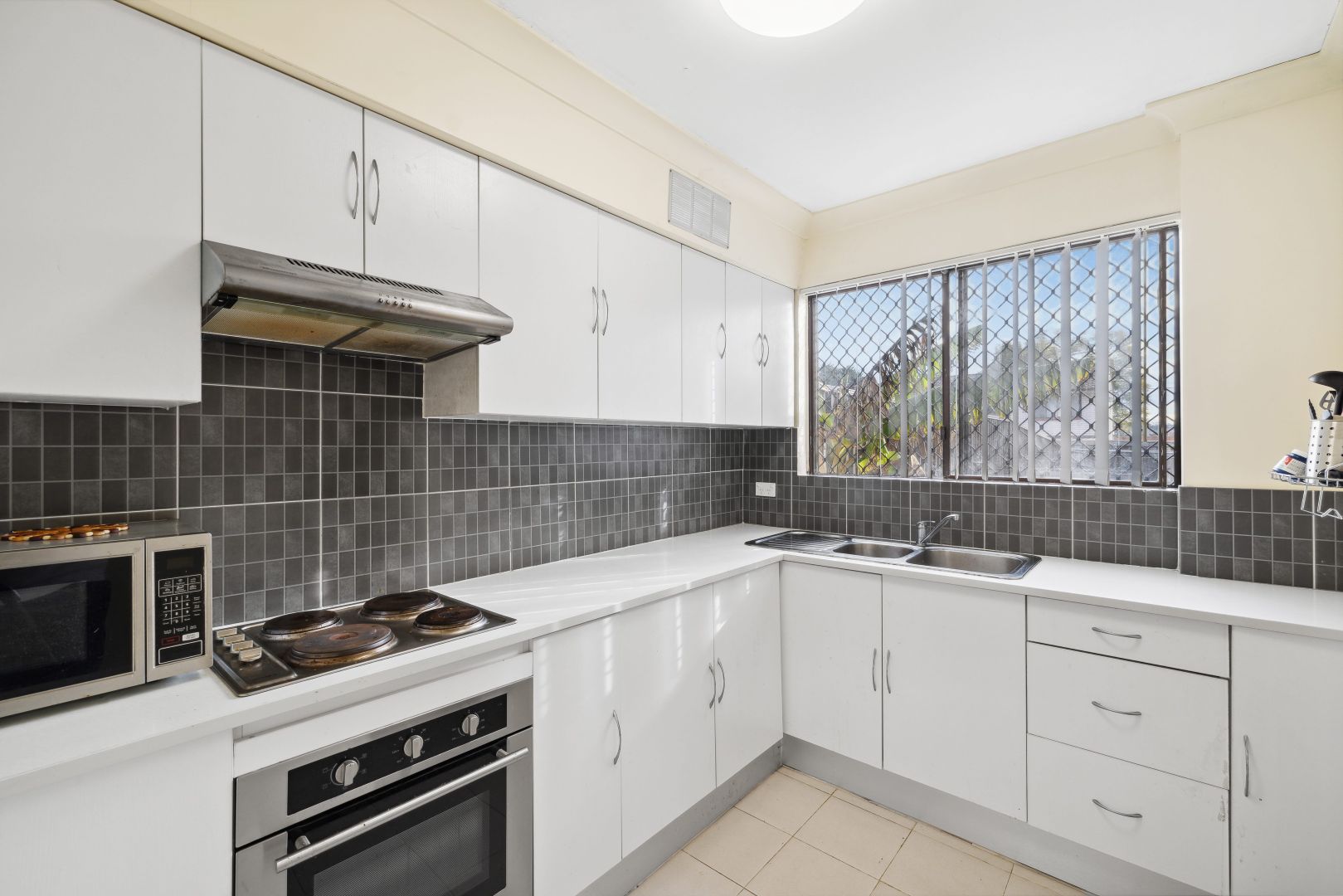 5/9-13 Surrey Street, Minto NSW 2566, Image 2