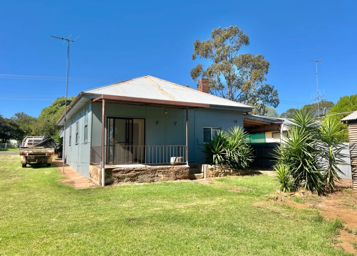 10 Woodward Street, Parkes NSW 2870