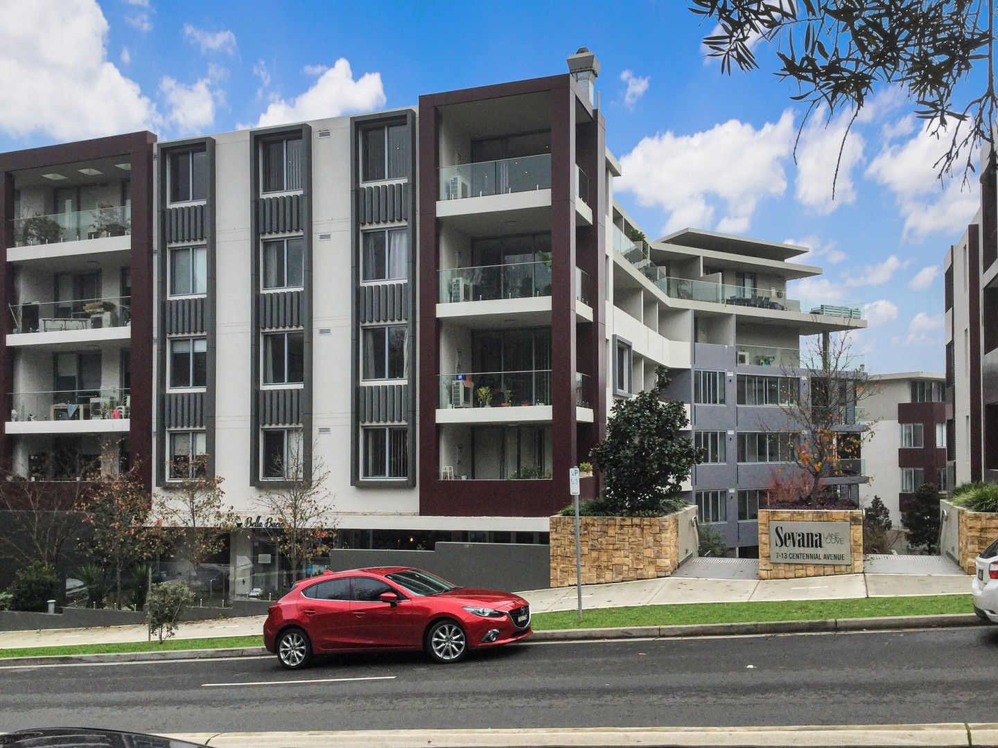 2 bedrooms Apartment / Unit / Flat in  LANE COVE NORTH NSW, 2066