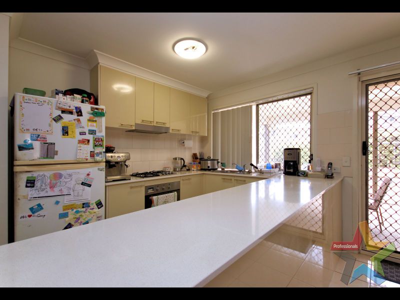 8 Carlisle Court, Bundamba QLD 4304, Image 2