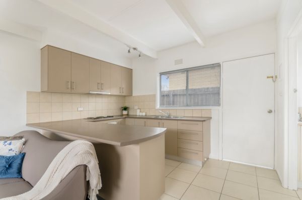 2/15 Buxton Road, Herne Hill VIC 3218, Image 2