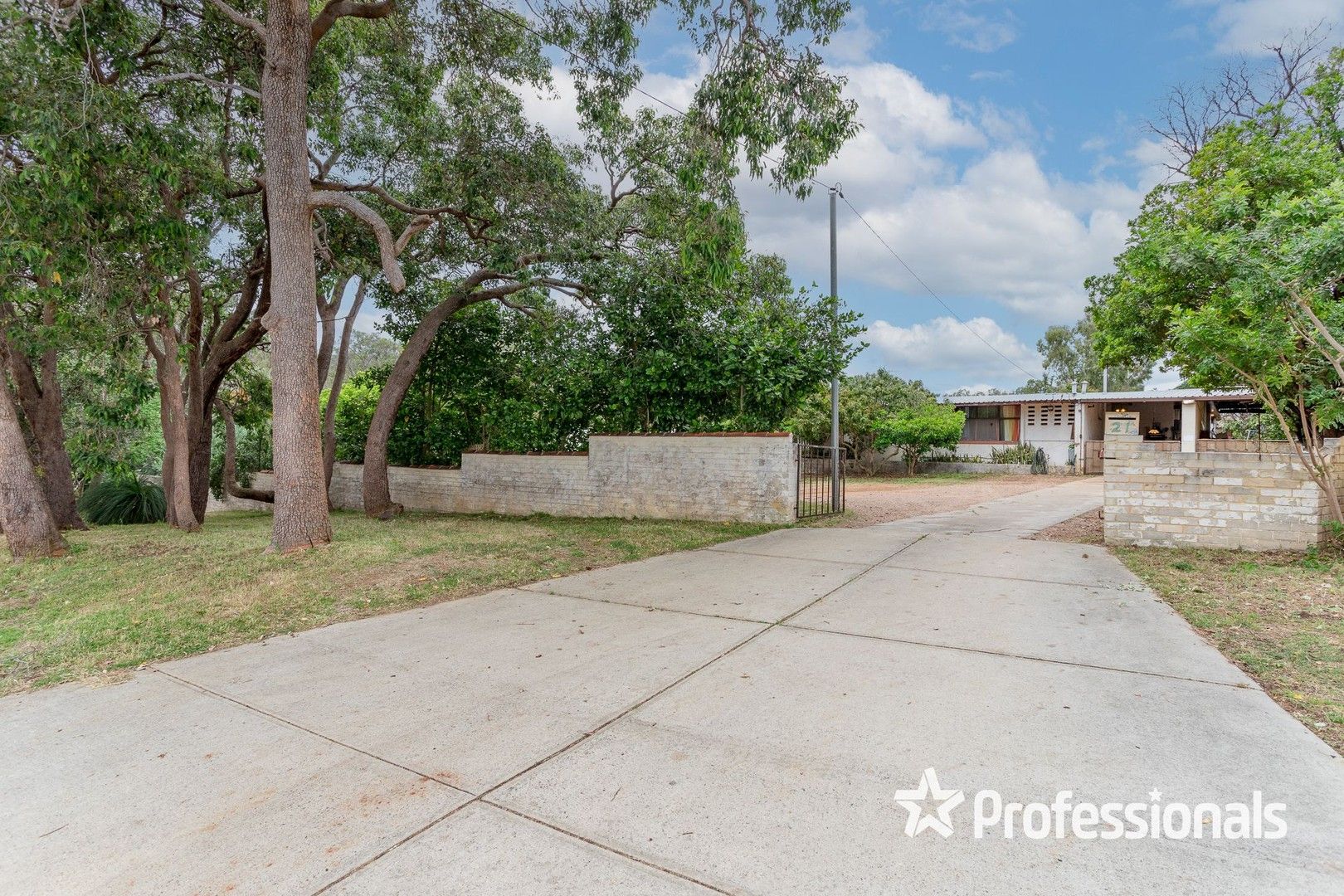 4 bedrooms House in 21 Turner Place KELMSCOTT WA, 6111