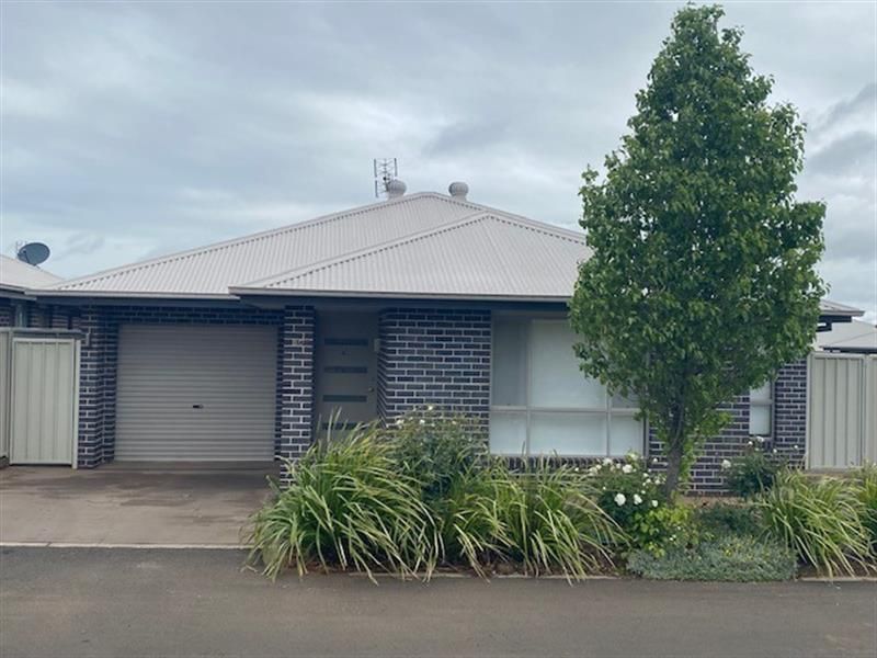 3 bedrooms Villa in 10/267 Cobra Street DUBBO NSW, 2830