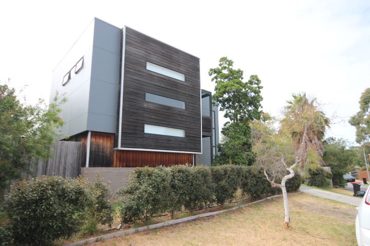 3 bedrooms Townhouse in 4 Derring Lane CHELTENHAM VIC, 3192