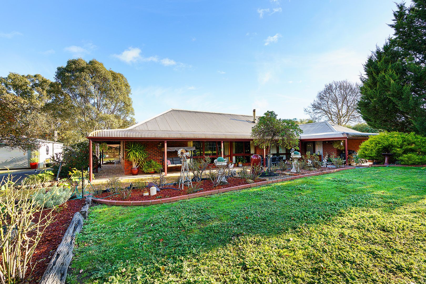 4 bedrooms House in 8627 Midland Highway BARKERS CREEK VIC, 3451