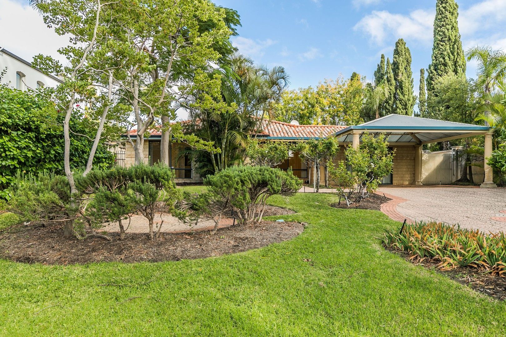 3 bedrooms House in 2 Haig Road DALKEITH WA, 6009