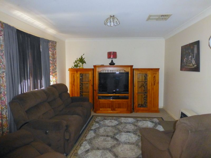 3 Guillan Place, Parkes NSW 2870, Image 2