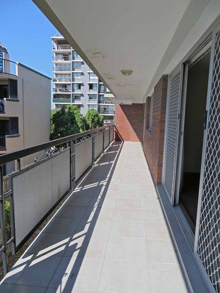 3 bedrooms Apartment / Unit / Flat in 5/104 Thorn Street KANGAROO POINT QLD, 4169