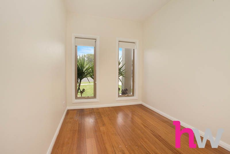 10 Seabeach Parade, North Shore VIC 3214, Image 2