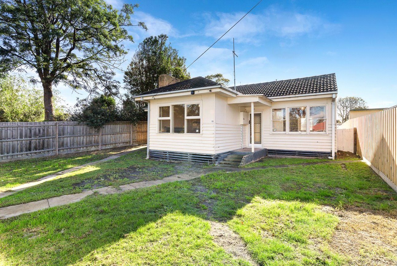 2 bedrooms House in 11A Fairway Street FRANKSTON VIC, 3199