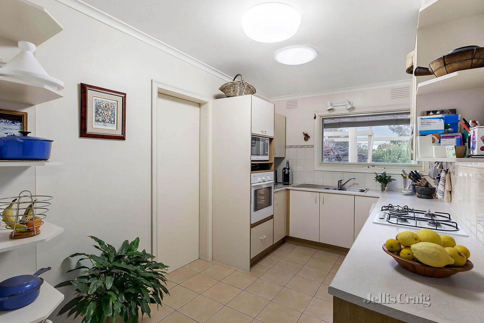 38 Fairview Road, Mount Waverley VIC 3149, Image 2