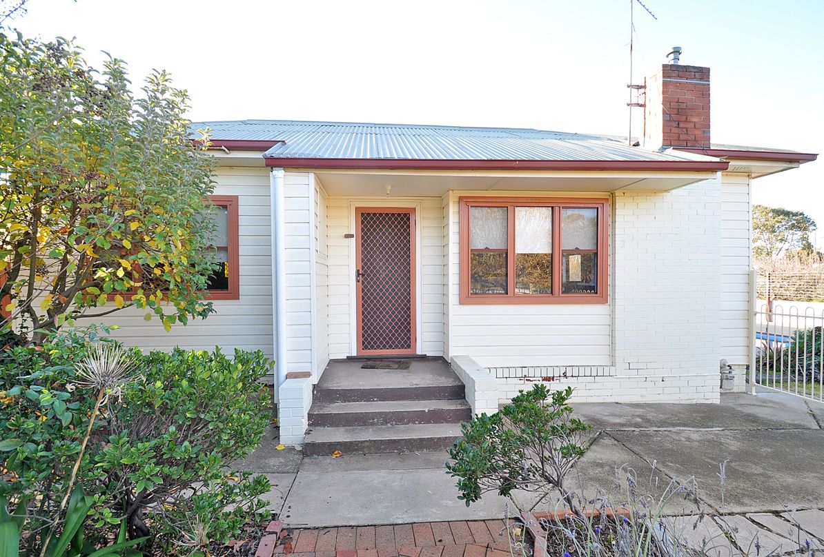 1 Pretoria Ave, JUNEE NSW 2663, Image 0