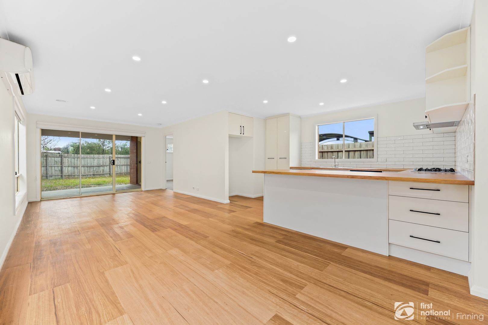 20 Broadstone Way, Cranbourne VIC 3977, Image 2