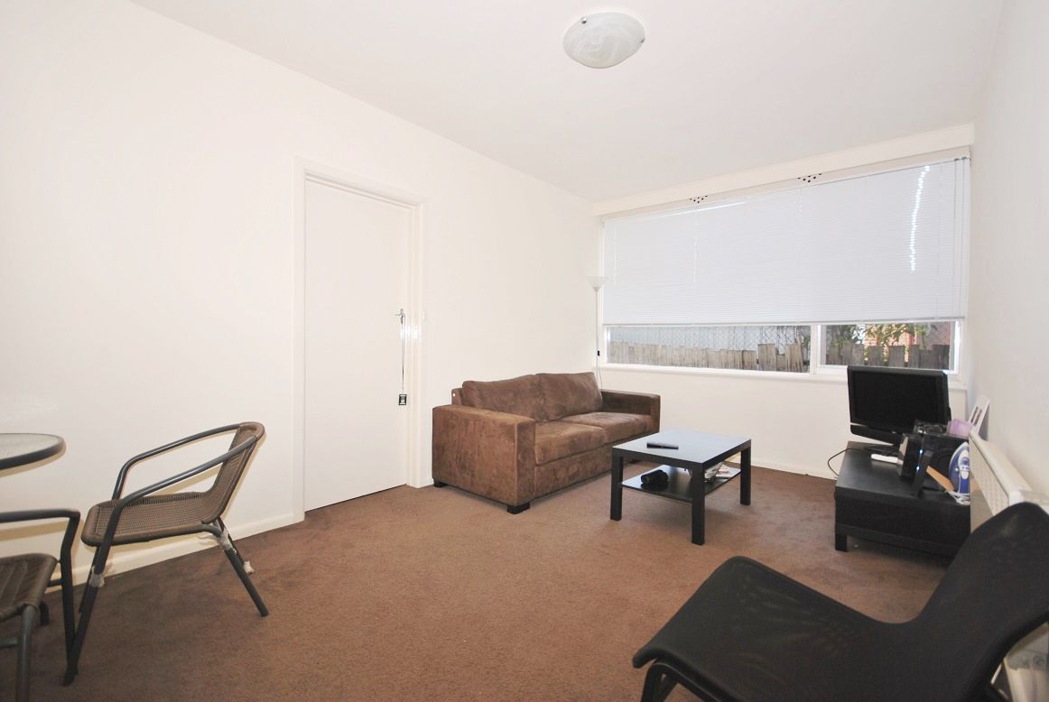 2/10 Charnwood Grove, St Kilda VIC 3182, Image 2