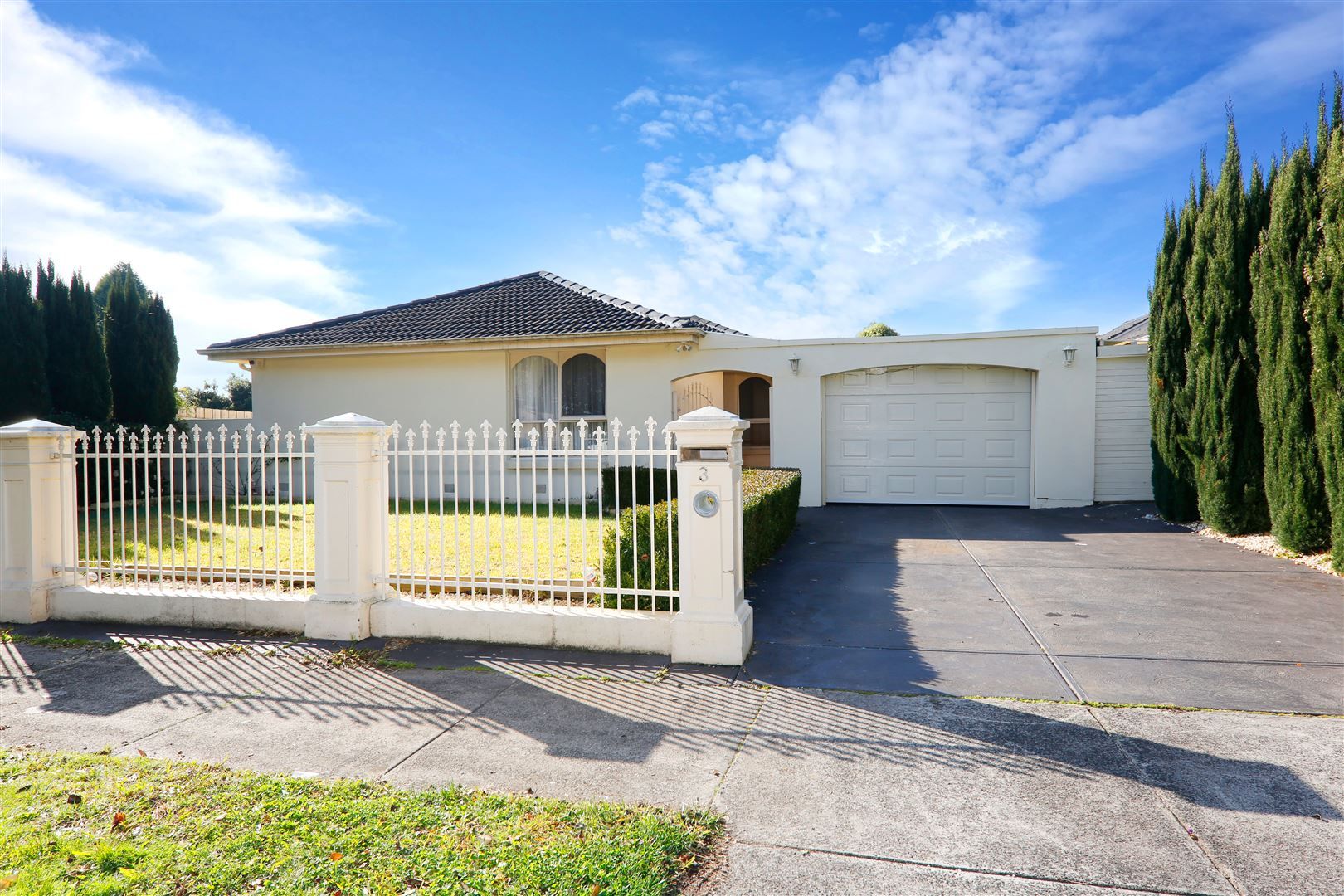 3 bedrooms House in 3 Fernly Court WHEELERS HILL VIC, 3150