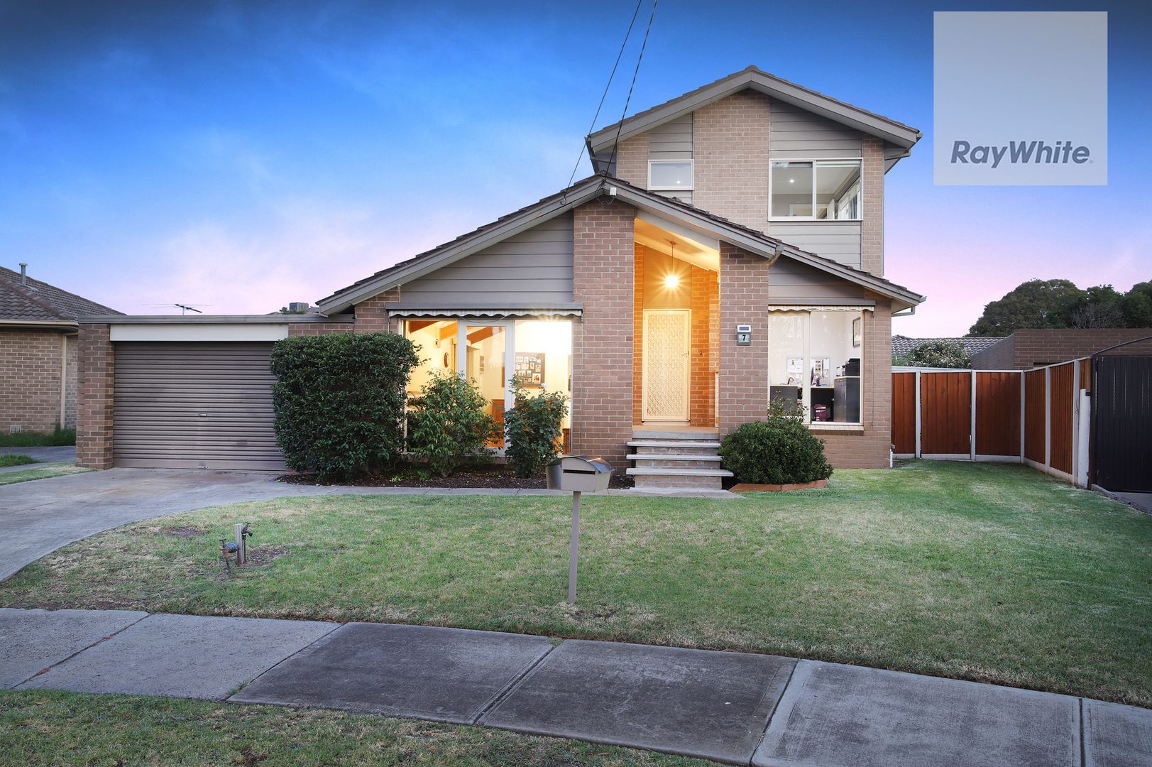 7 Neath Close, Gladstone Park VIC 3043, Image 1