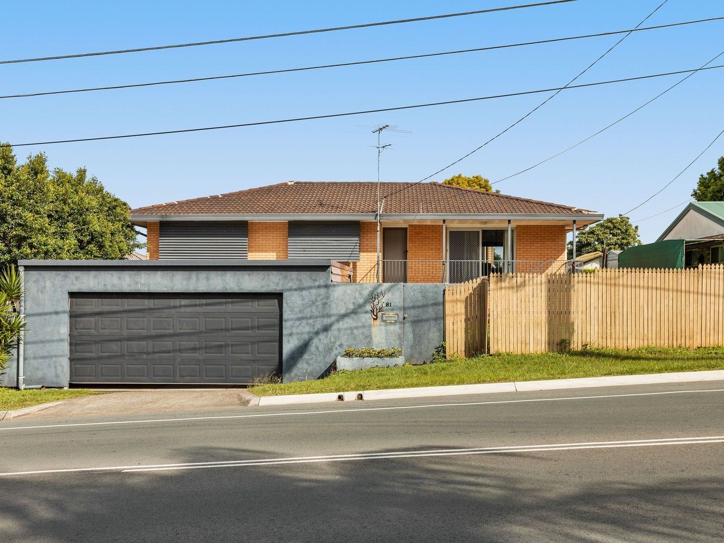 6 bedrooms House in 81 NUJOOLOO ROAD SLACKS CREEK QLD, 4127