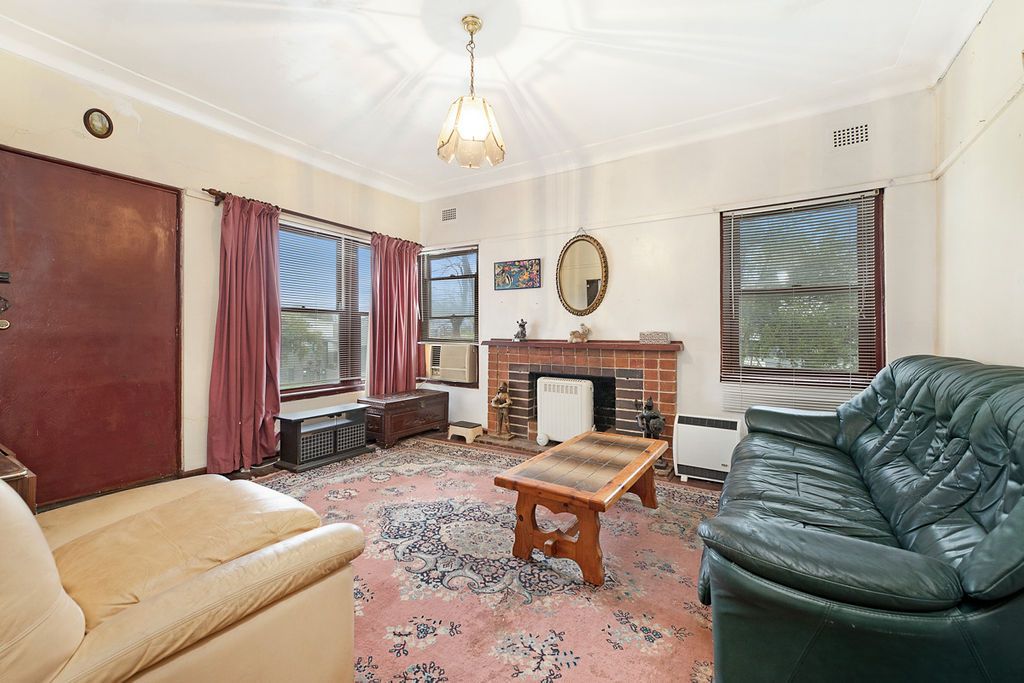 5 Frank Street, Mount Lewis NSW 2190, Image 2