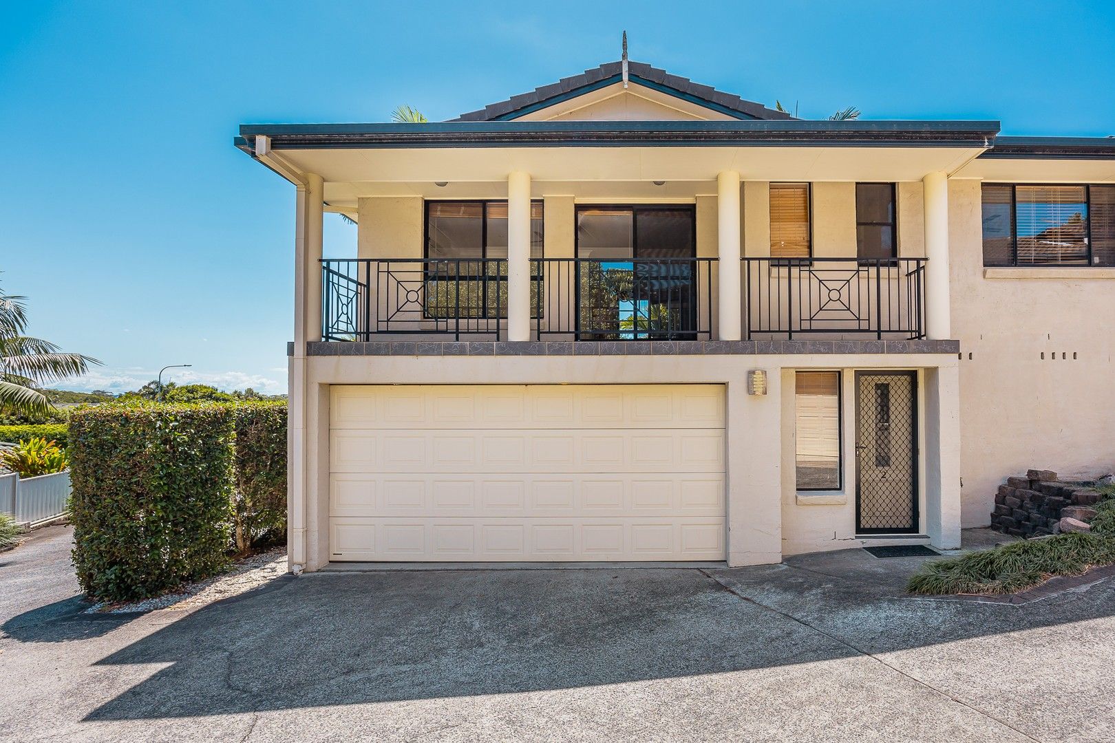 3 bedrooms Townhouse in 2/19 Cooloola Avenue LENNOX HEAD NSW, 2478