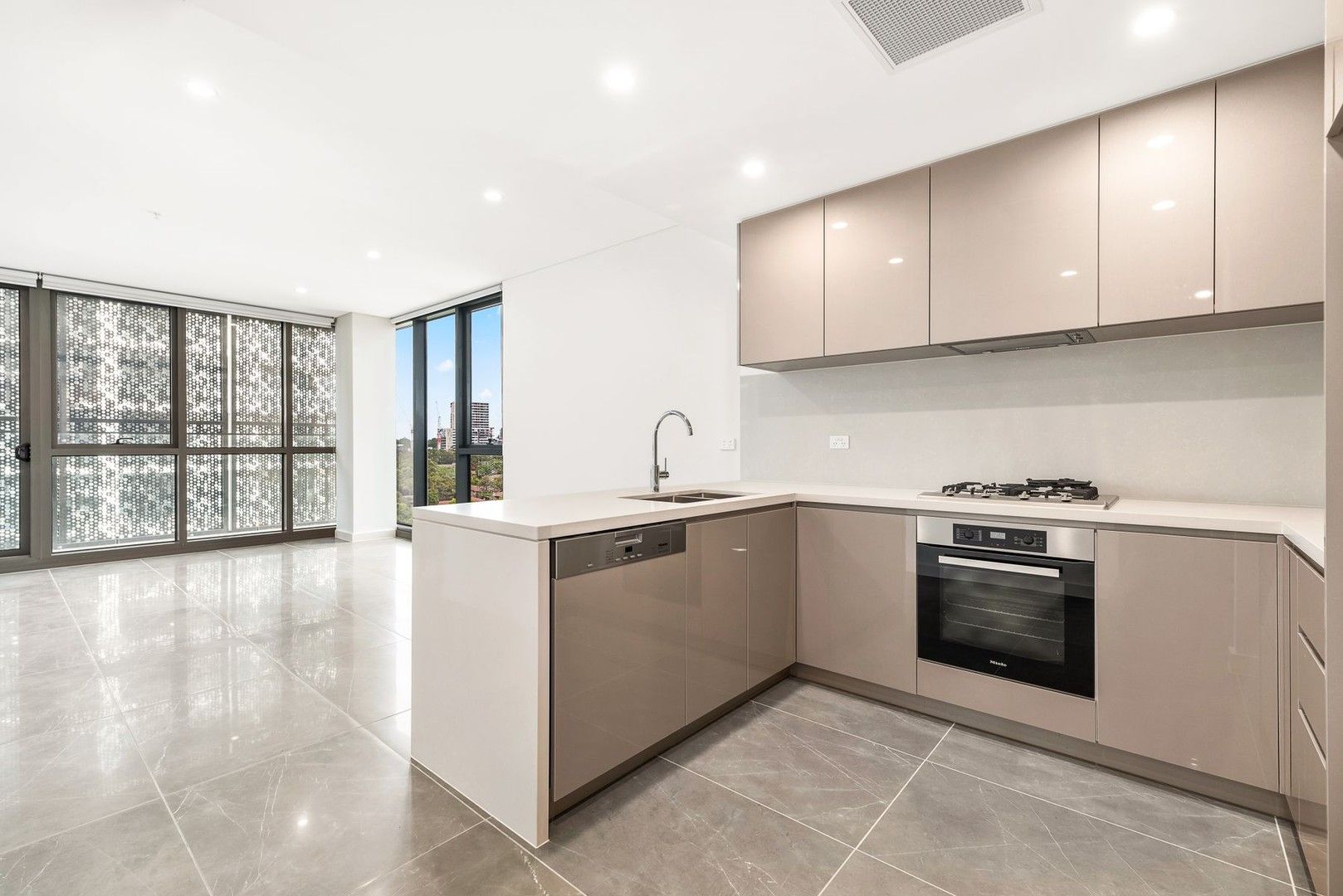 3 bedrooms Apartment / Unit / Flat in 1603A/101 Waterloo Road MACQUARIE PARK NSW, 2113