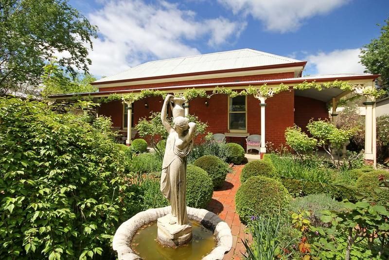 34 Loch Street, BEECHWORTH VIC 3747, Image 0