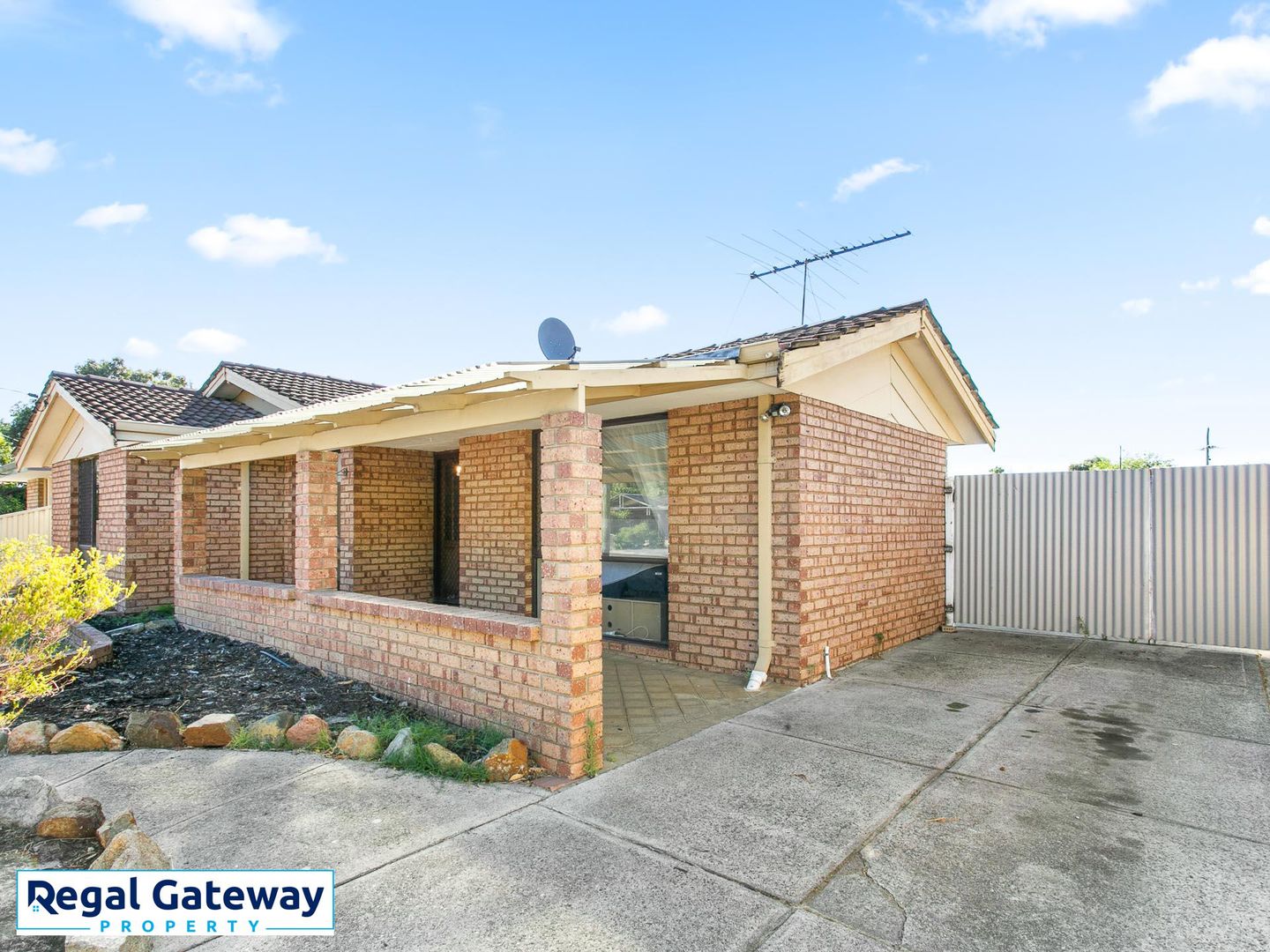 27 Trevallyn Gardens, South Lake WA 6164, Image 2