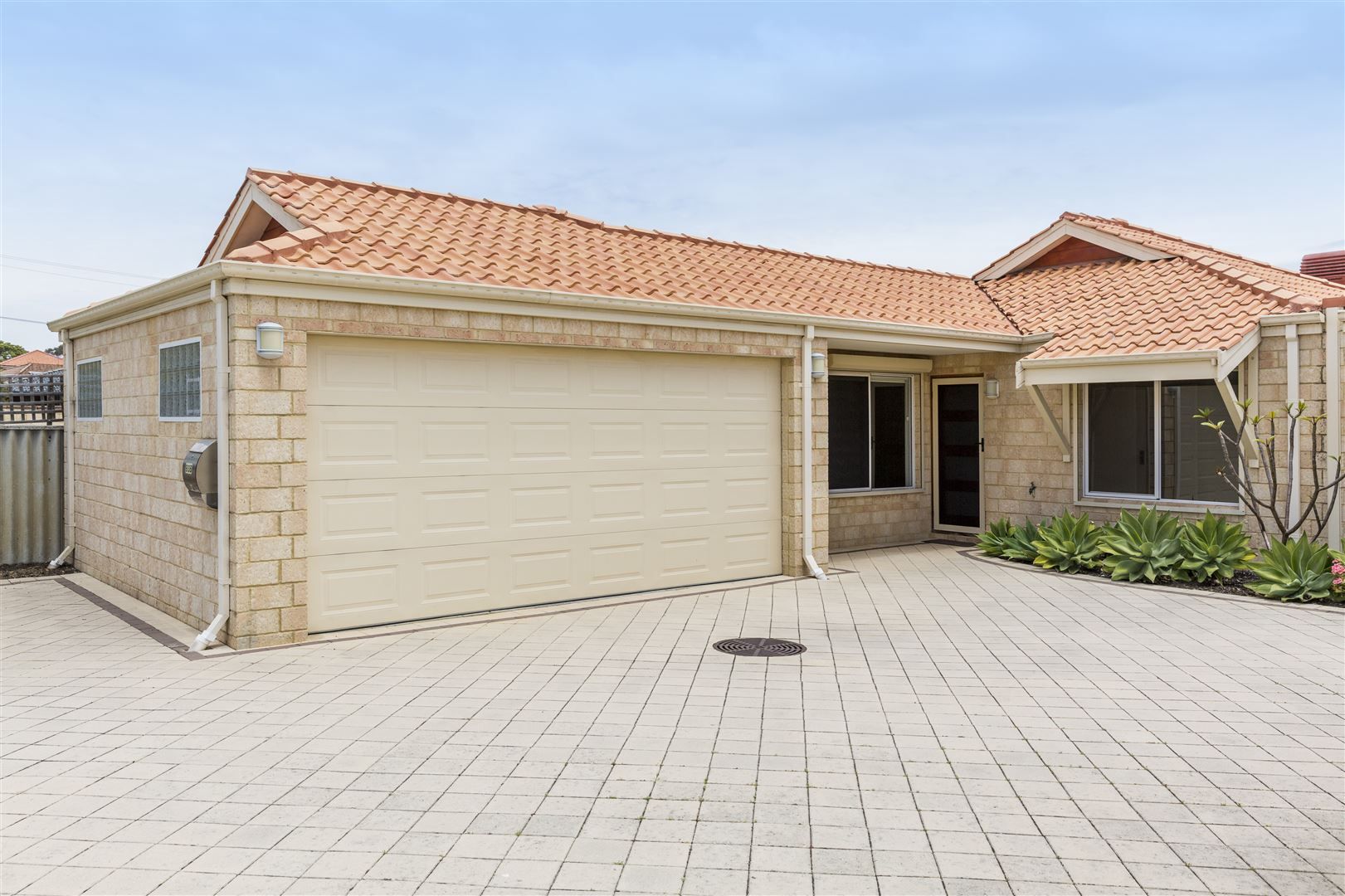 3 bedrooms Apartment / Unit / Flat in 93B Gilbertson Road KARDINYA WA, 6163