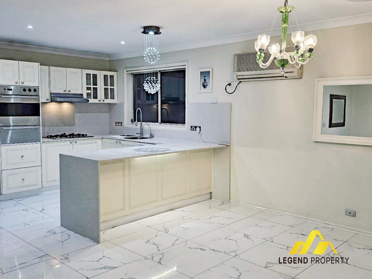 4 bedrooms House in 1X Longley Place CASTLE HILL NSW, 2154