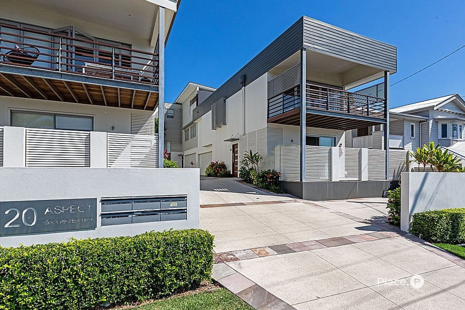 3 bedrooms Townhouse in 2/20 Coventry Street HAWTHORNE QLD, 4171
