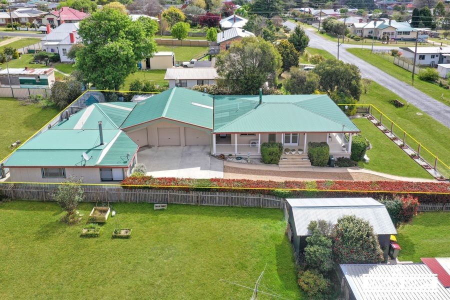 223 Douglas Street, Tenterfield NSW 2372, Image 1