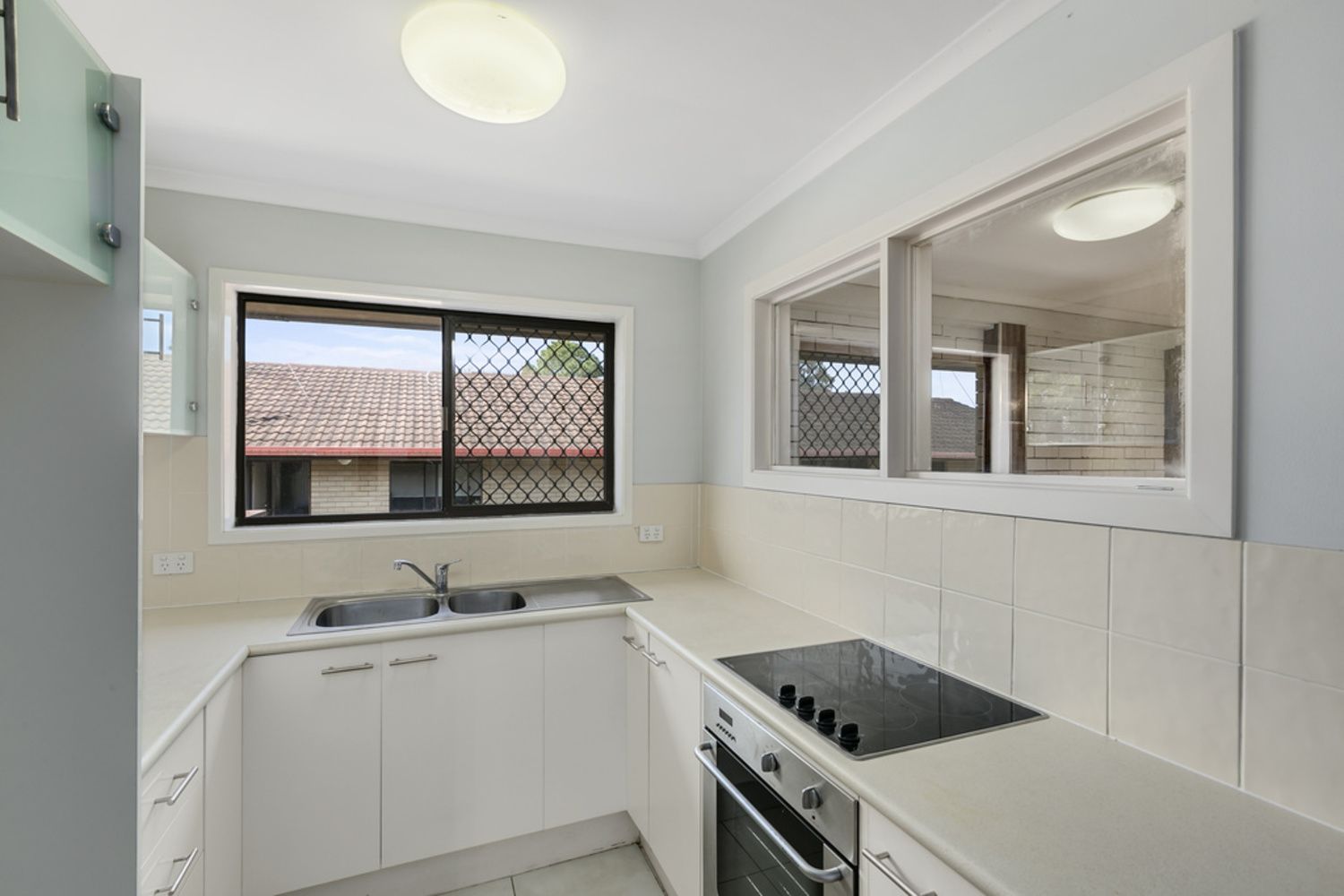 2/15 Caroline Avenue, Southport QLD 4215, Image 2