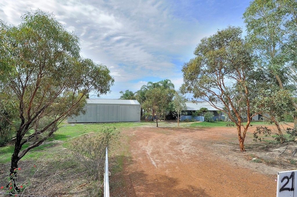 21 Ninghan Road, Wongan Hills WA 6603