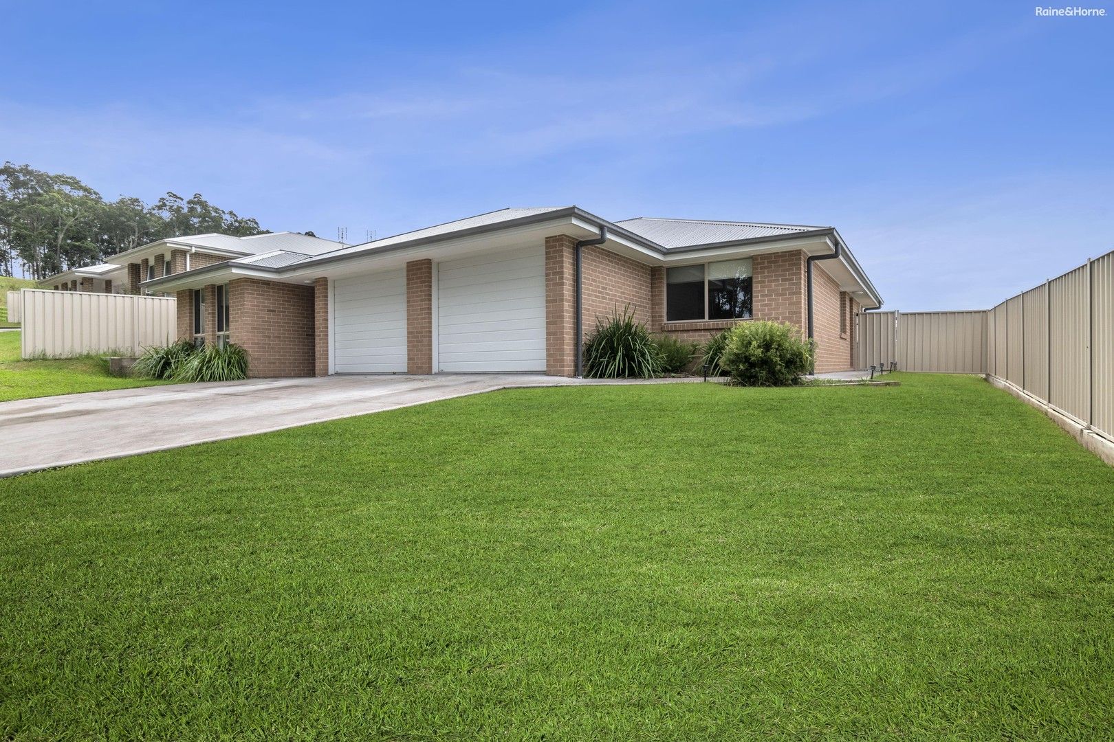33 & 33a Wagtail Crescent, Batehaven NSW 2536, Image 0